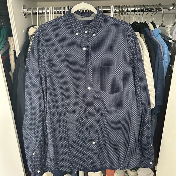 Jcrew Men's Navy Blue and White Patterned Button-Up Shirt - Picture 1 of 3